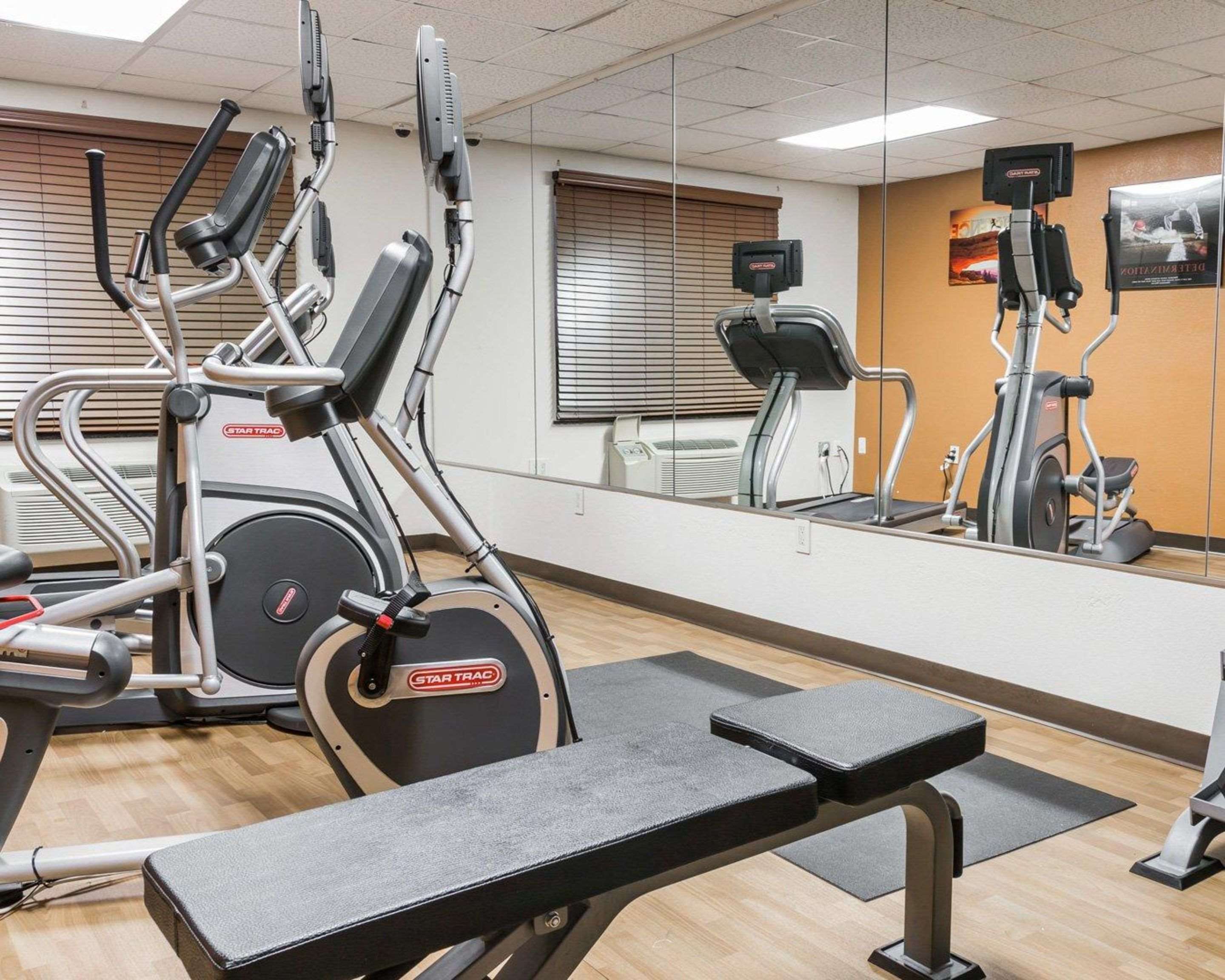 Fitness center | Comfort Inn Metro Airport Romulus
