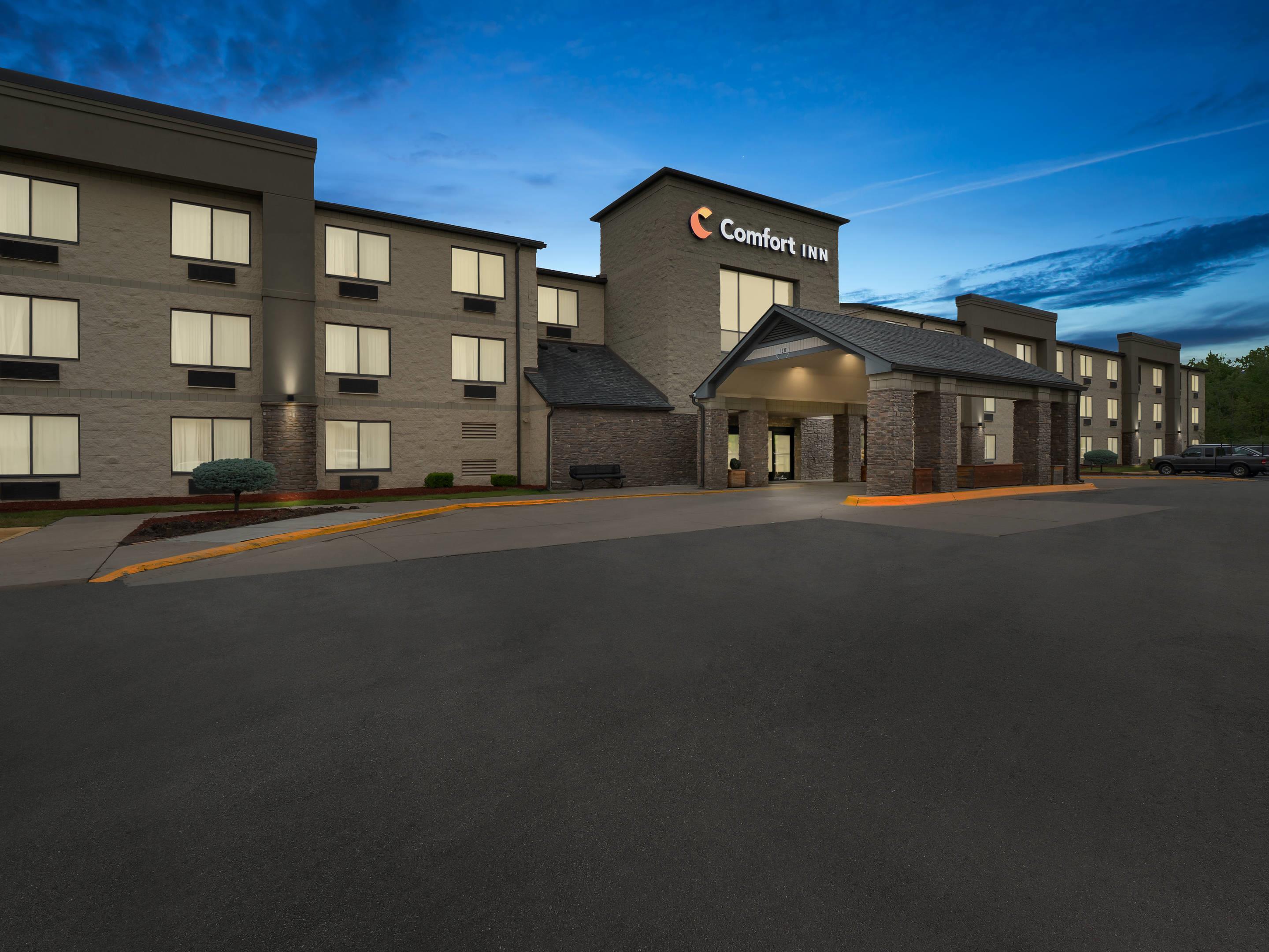 Hotel at night | Comfort Inn Metro Airport Romulus