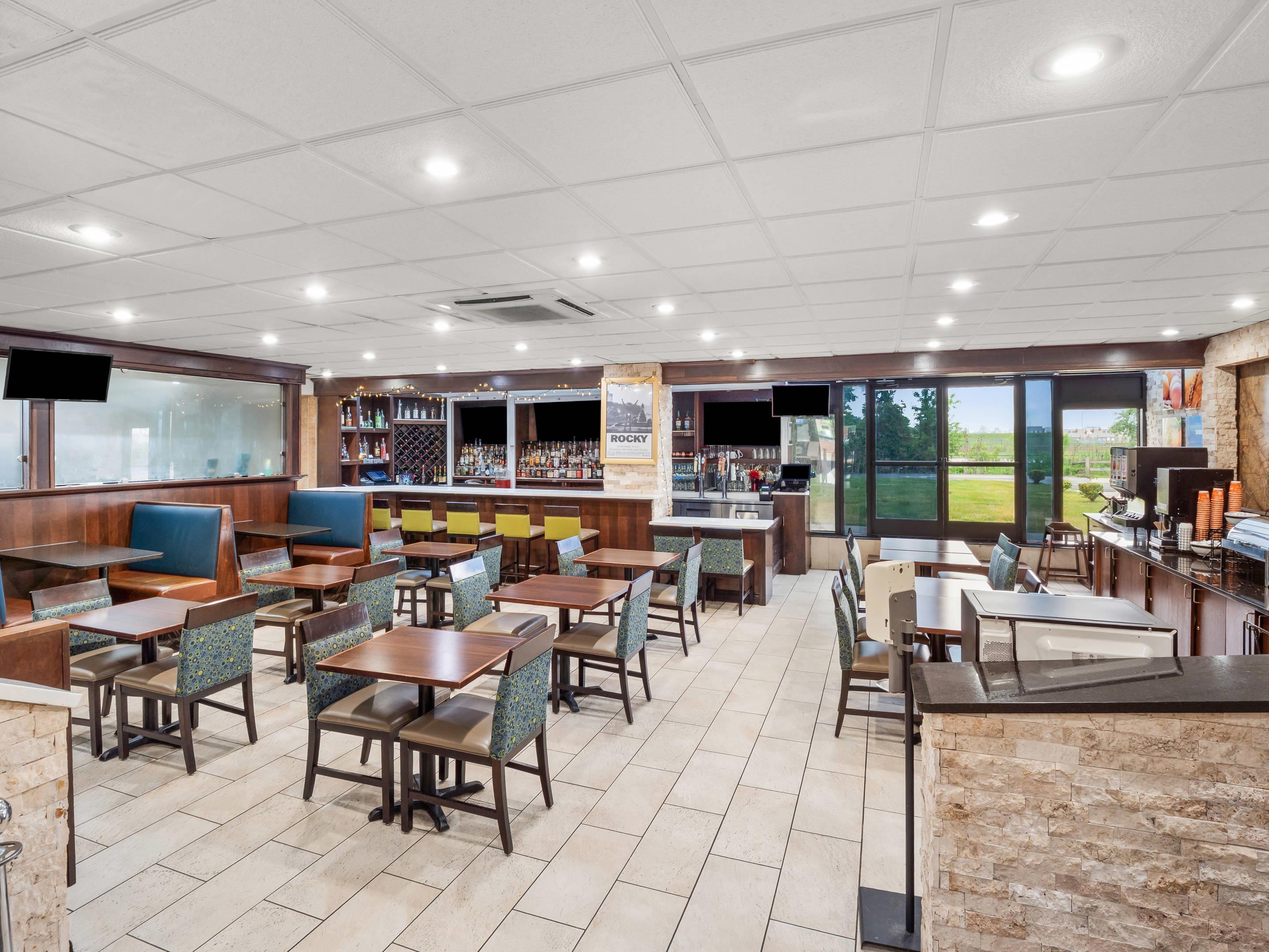 Hotel Bar | Comfort Inn Metro Airport Romulus
