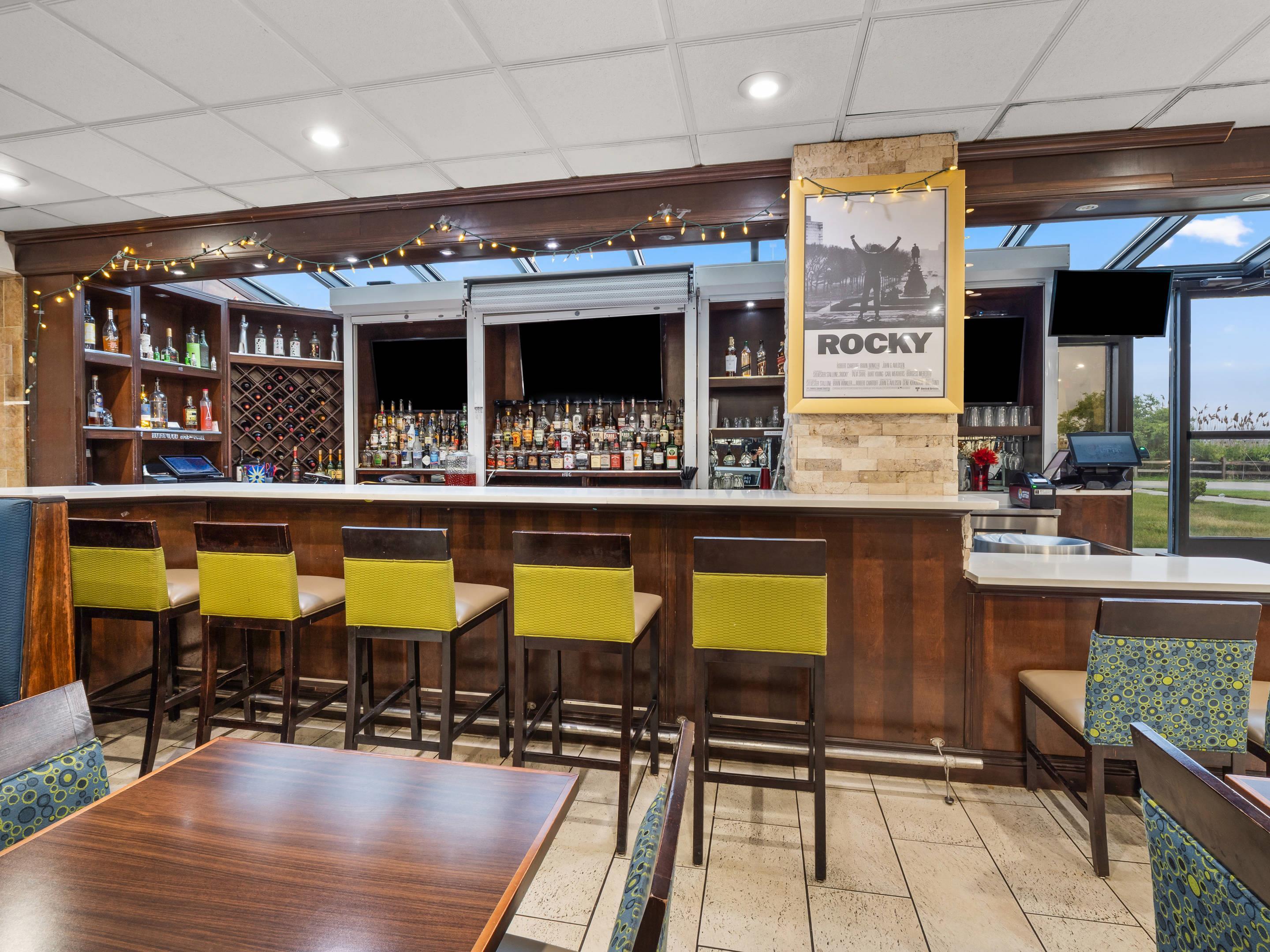 Hotel Bar | Comfort Inn Metro Airport Romulus