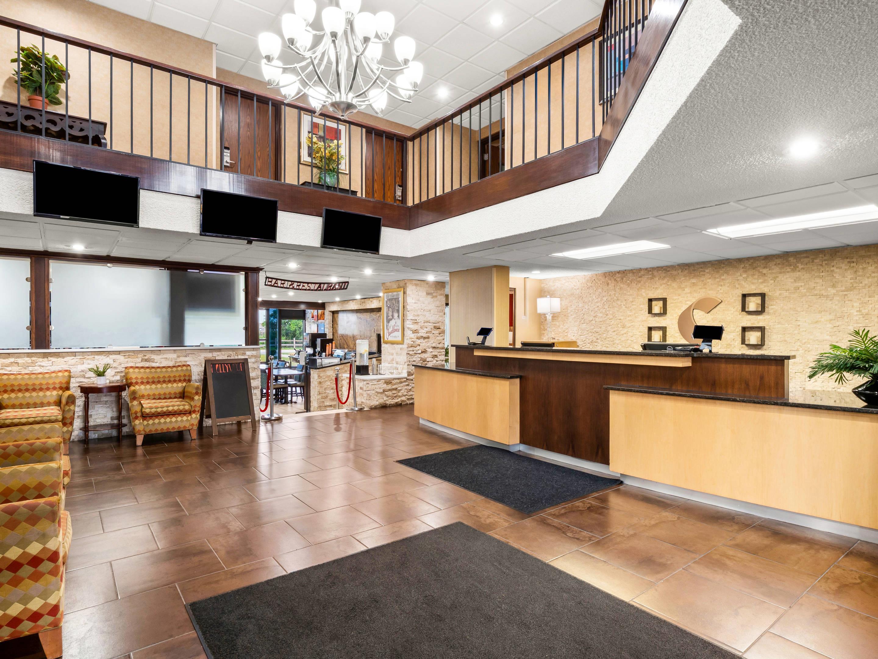 Hotel lobby | Comfort Inn Metro Airport Romulus