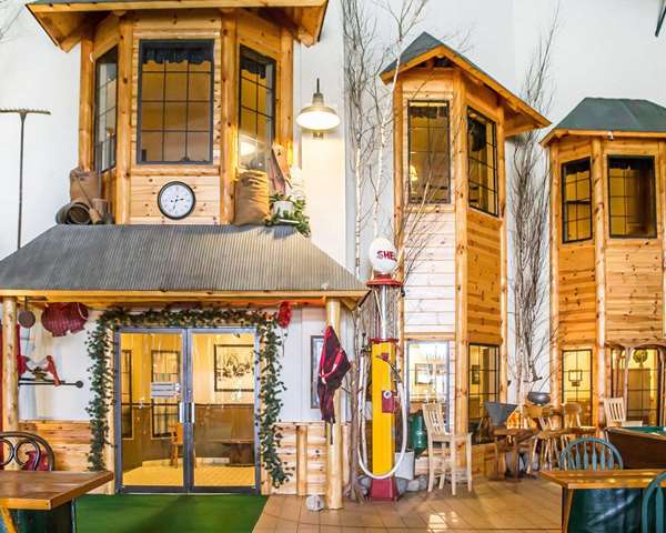 Pool - Quality Inn West Branch - I-75, Exit 212