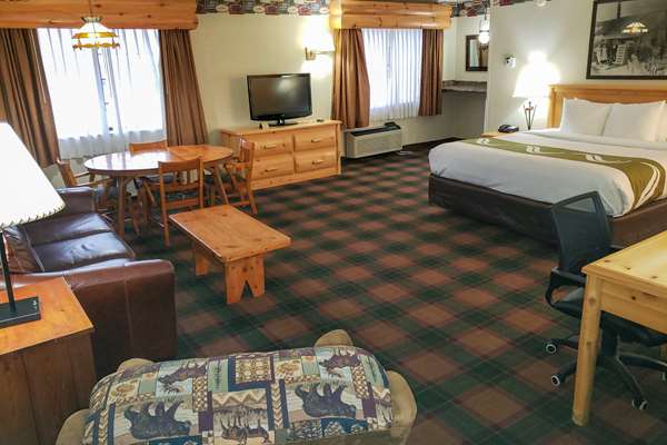 Suite - Quality Inn West Branch - I-75, Exit 212