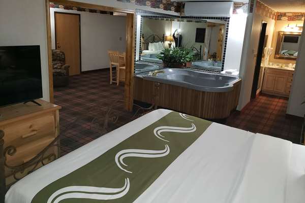 Suite - Quality Inn West Branch - I-75, Exit 212