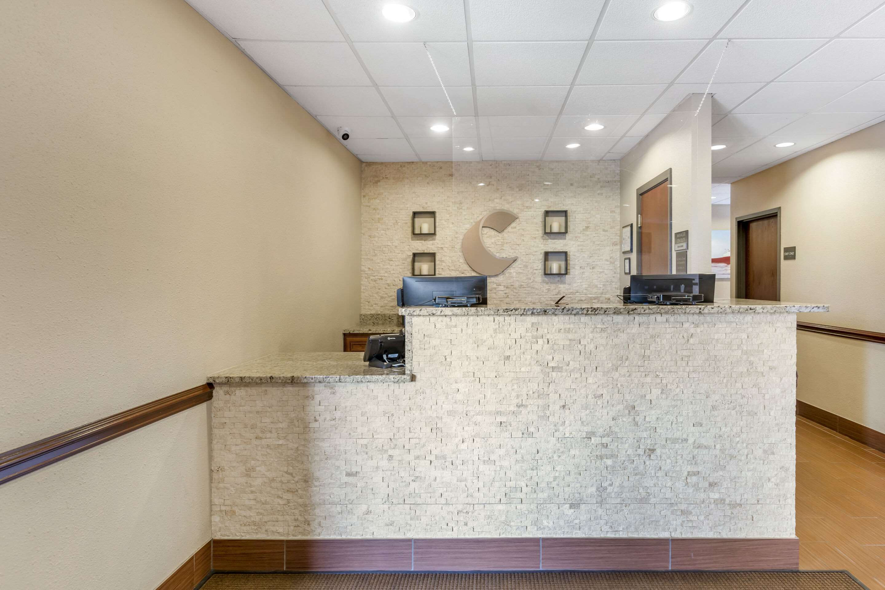 Front desk | Comfort Inn