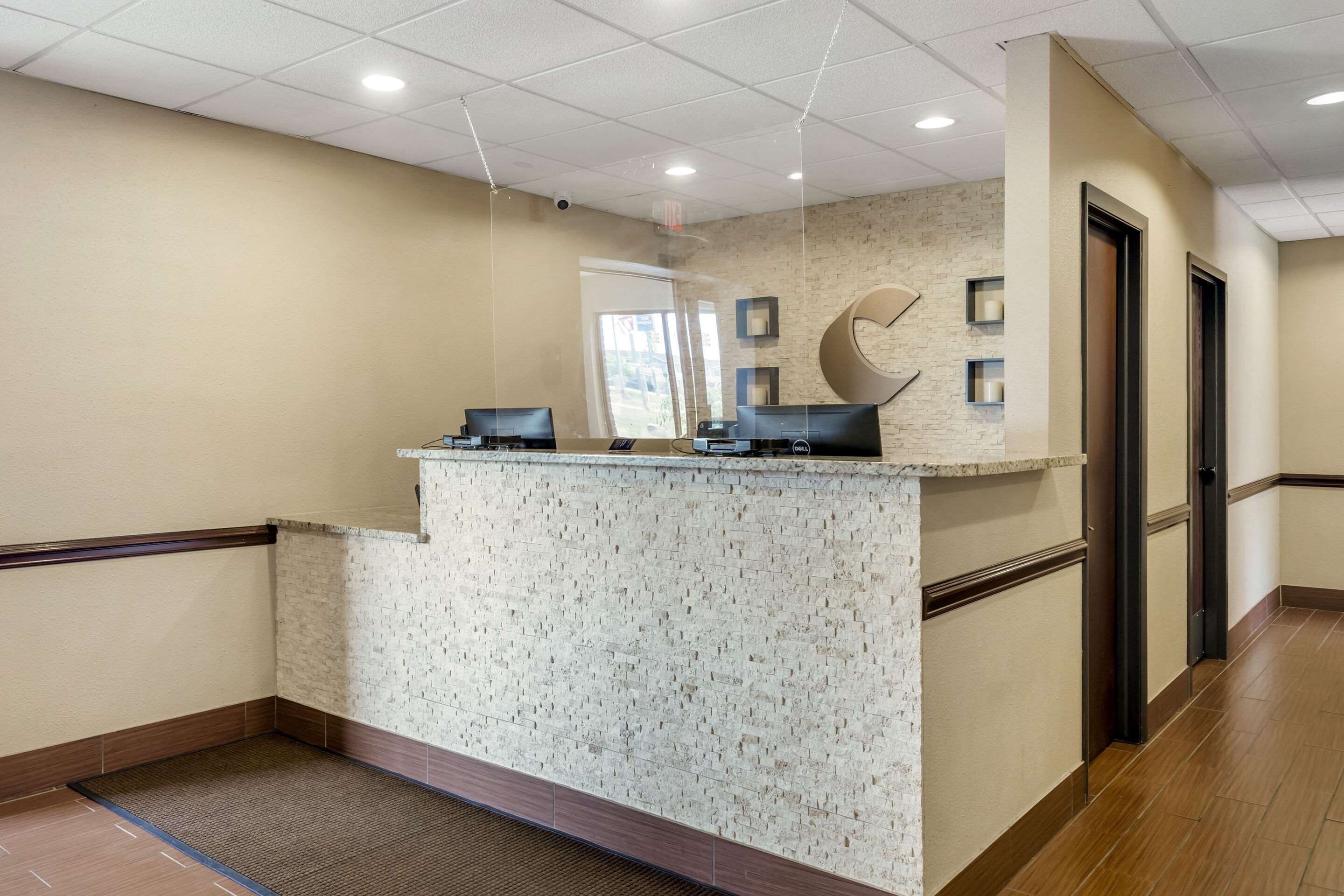 Front desk | Comfort Inn