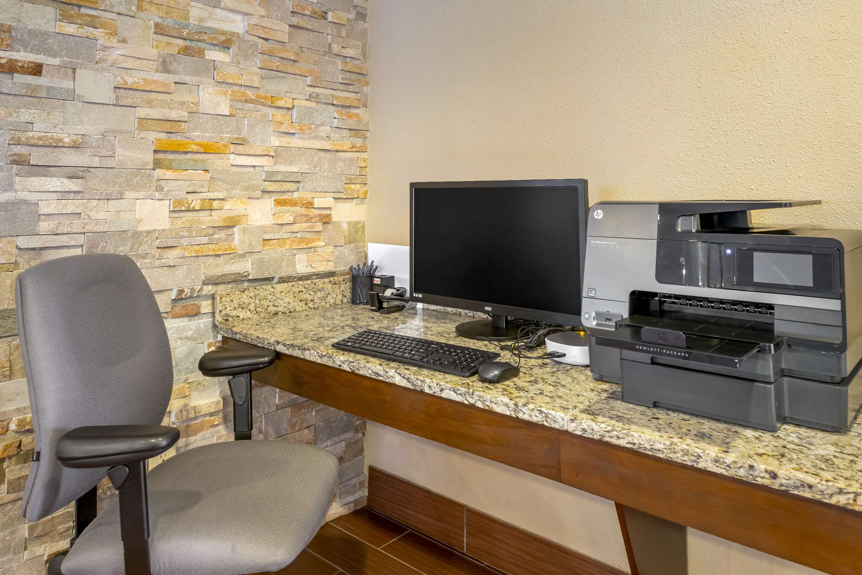 Business center | Comfort Inn