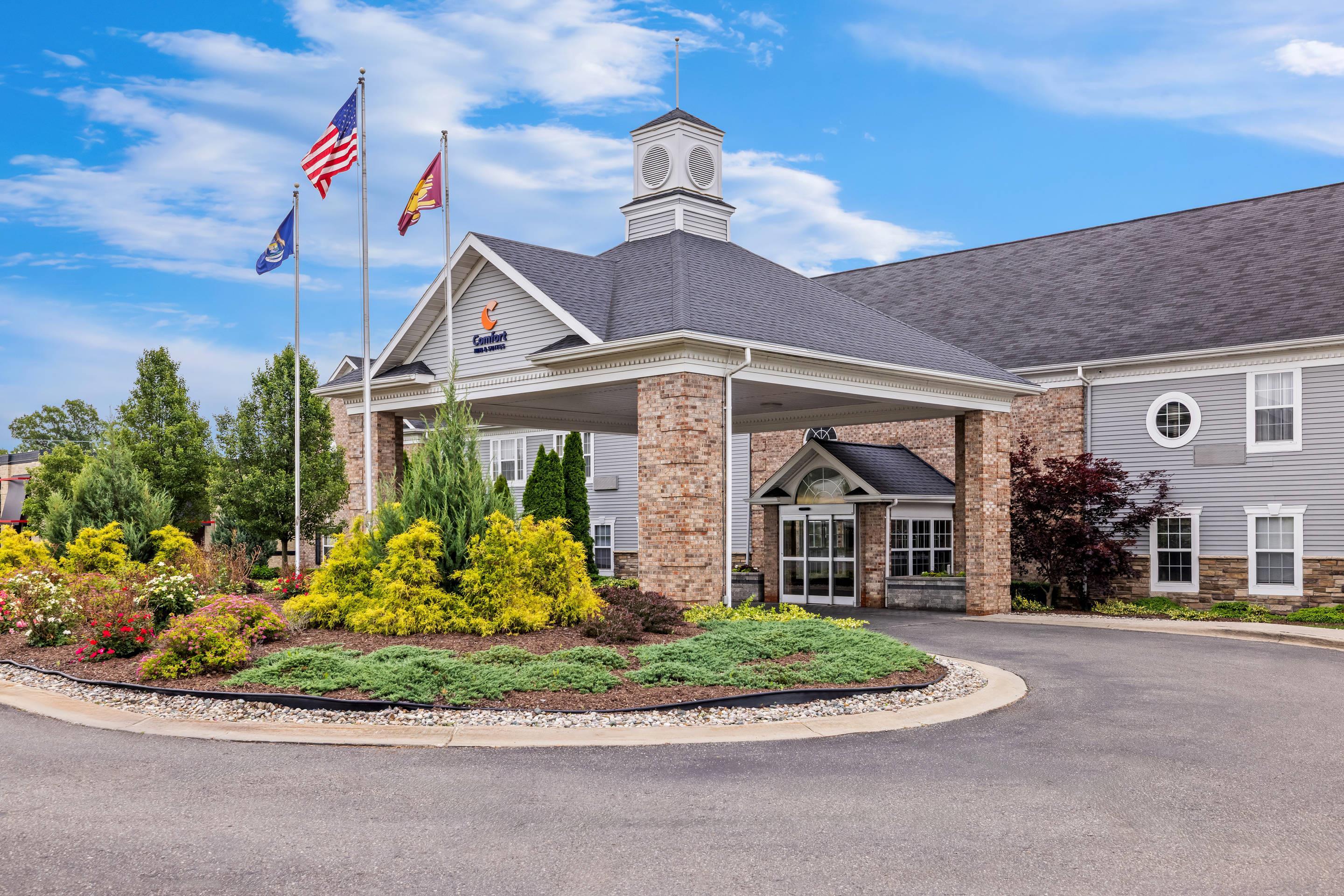 Hotel exterior | Comfort Inn & Suites and Conference Center