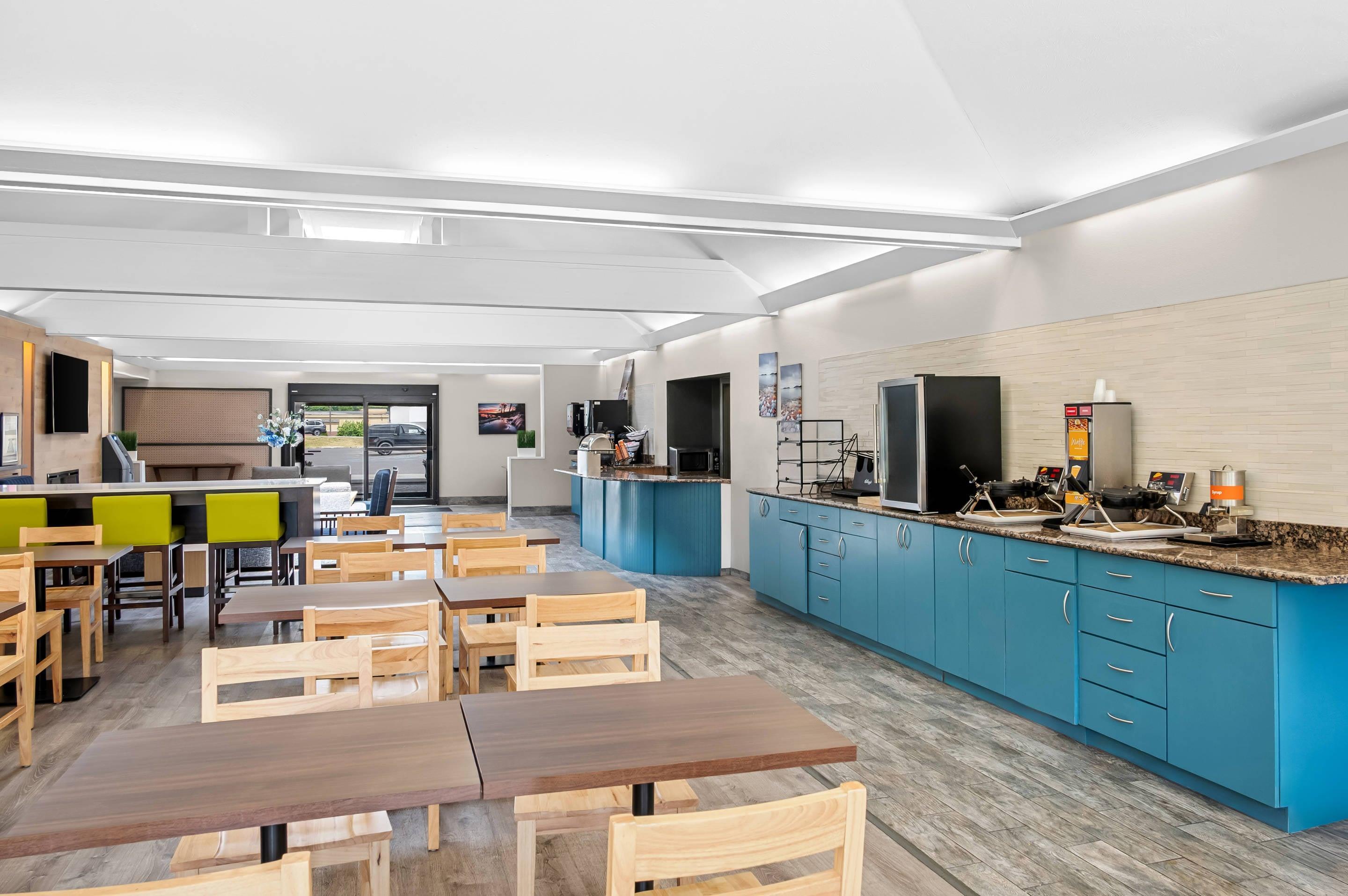 Breakfast area | Quality Inn & Suites