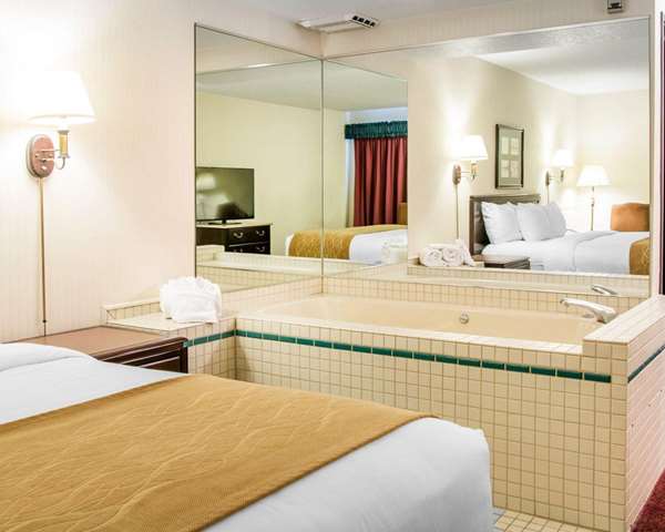 Suite - Comfort Inn Lakeside Mackinaw City - I-75, Exit 338