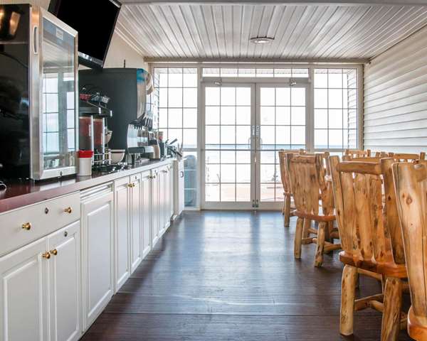 Amenities - Comfort Inn Lakeside Mackinaw City - I-75, Exit 338