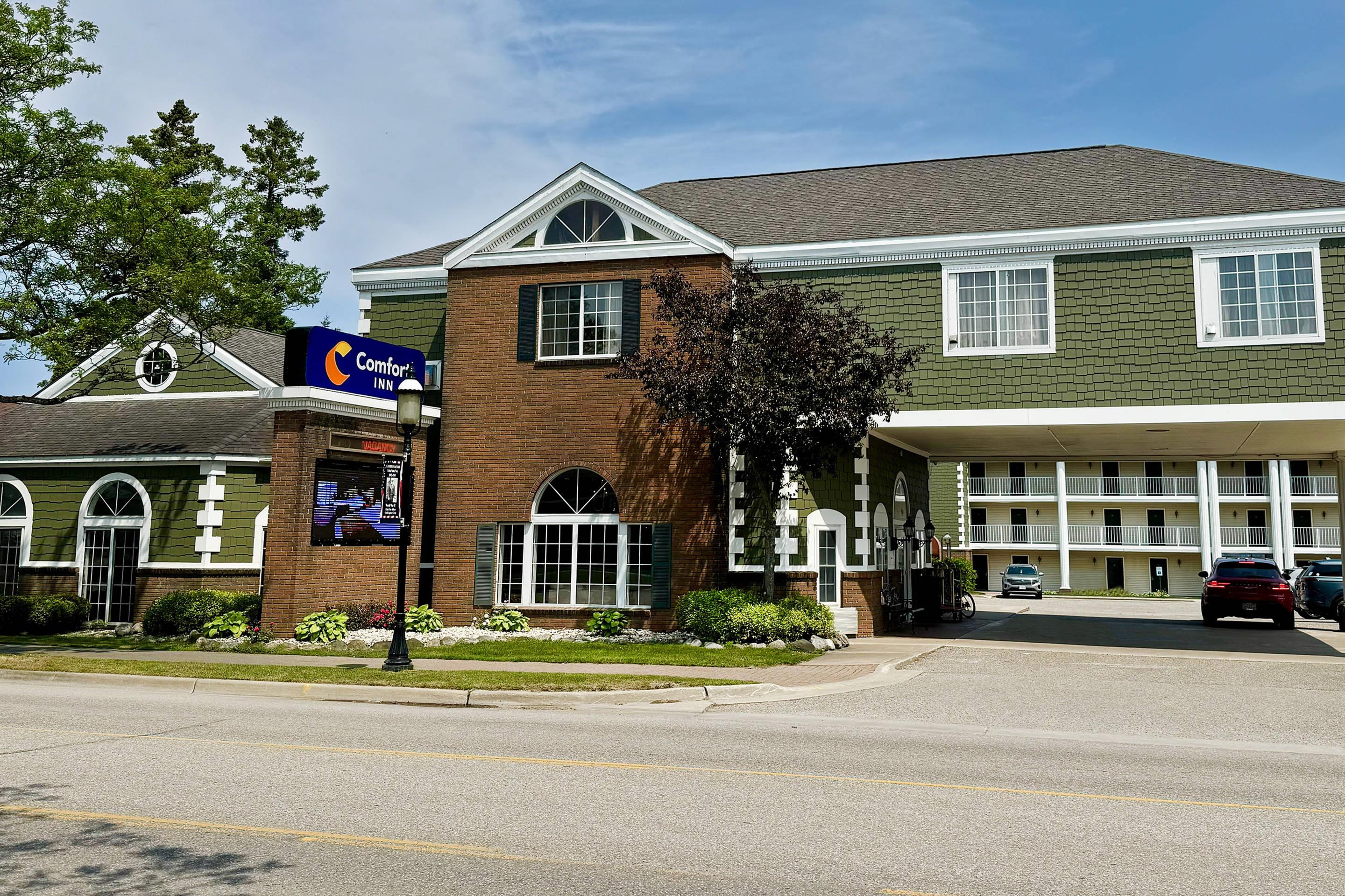 Hotel exterior | Comfort Inn Lakeside