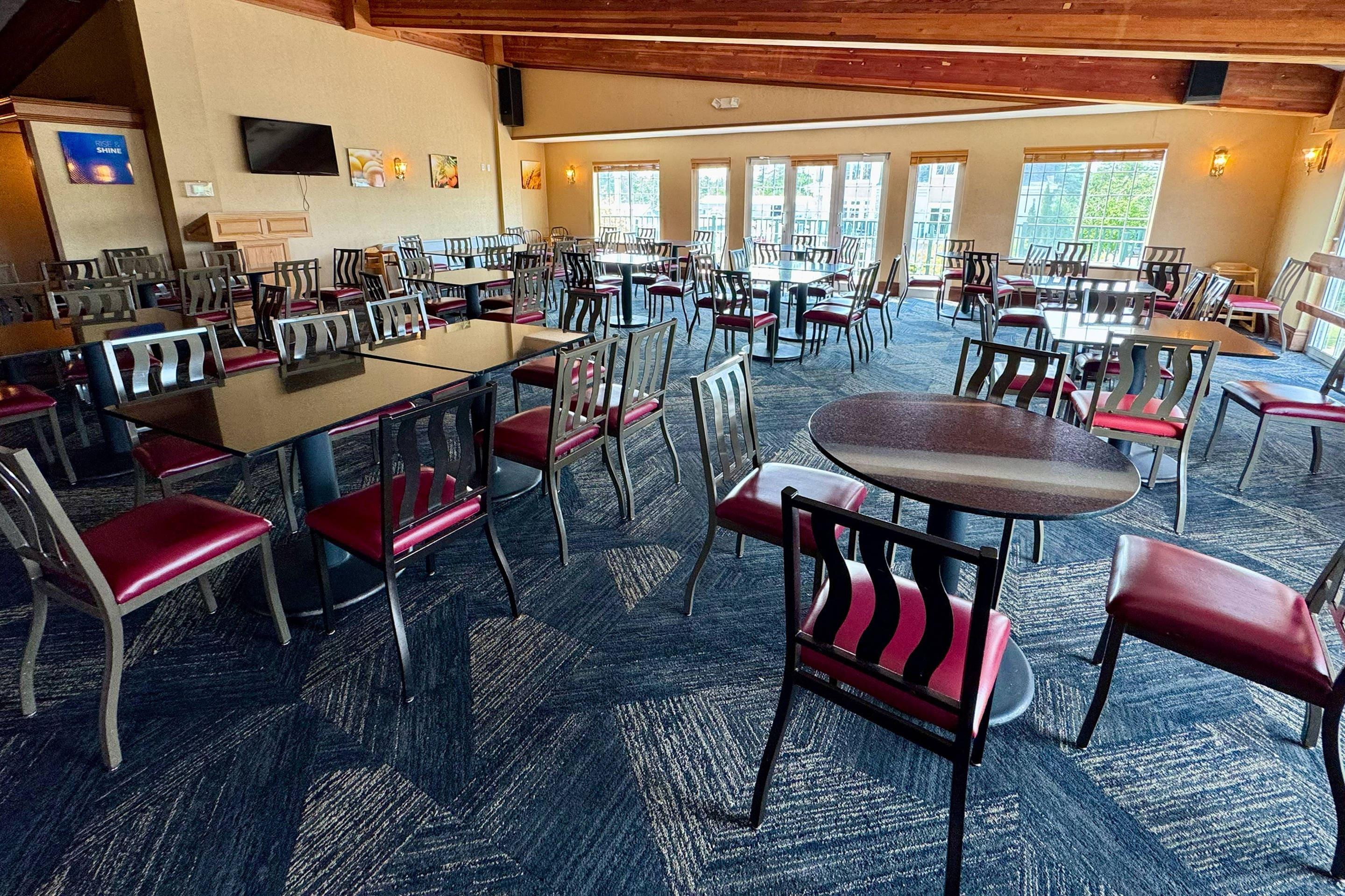 Breakfast area | Comfort Inn Lakeside