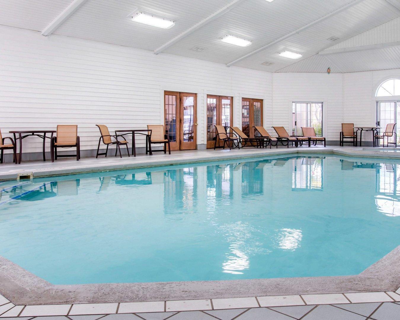 Indoor heated pool | Comfort Inn Lakeside