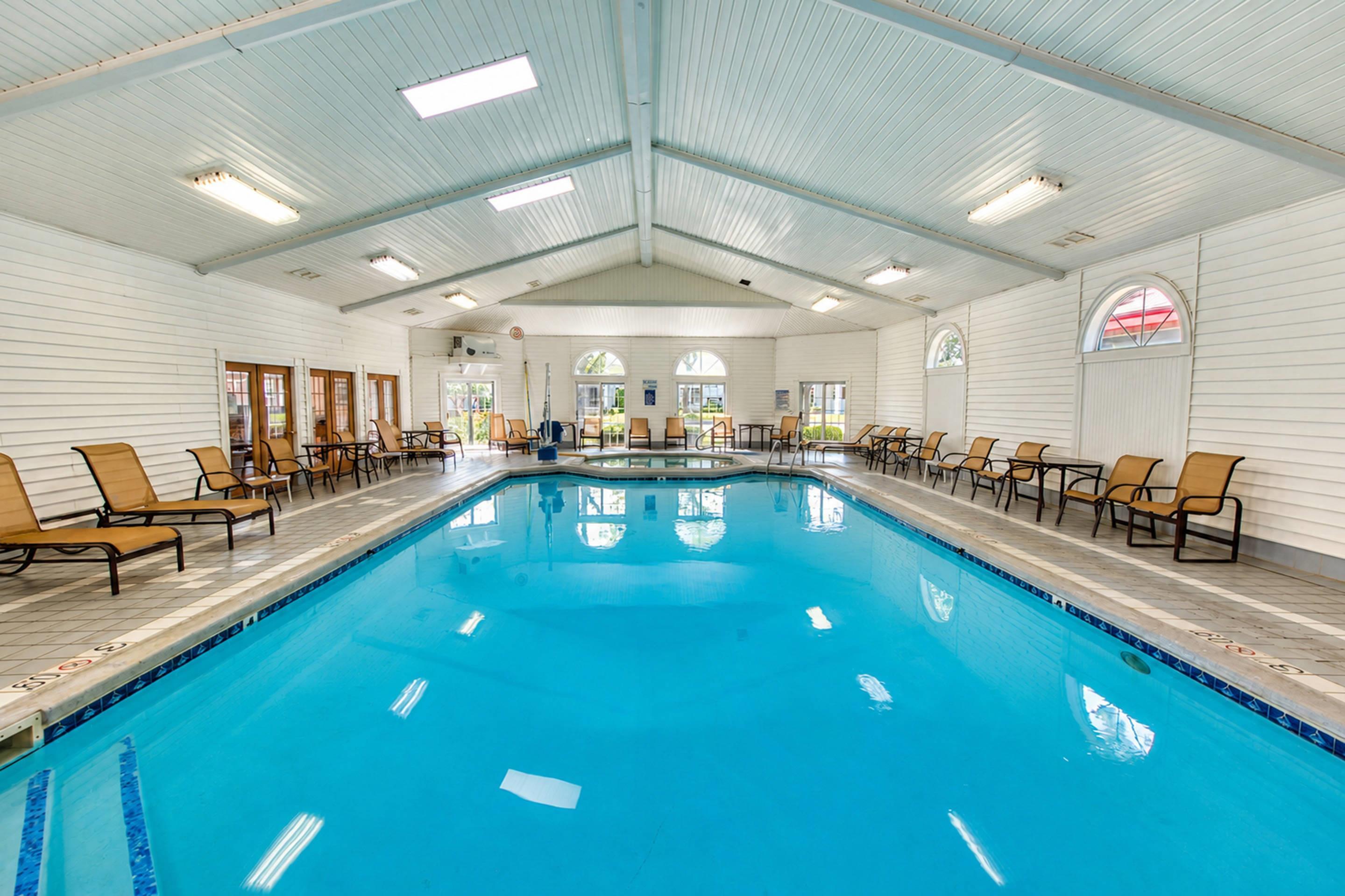 Indoor pool | Comfort Inn Lakeside
