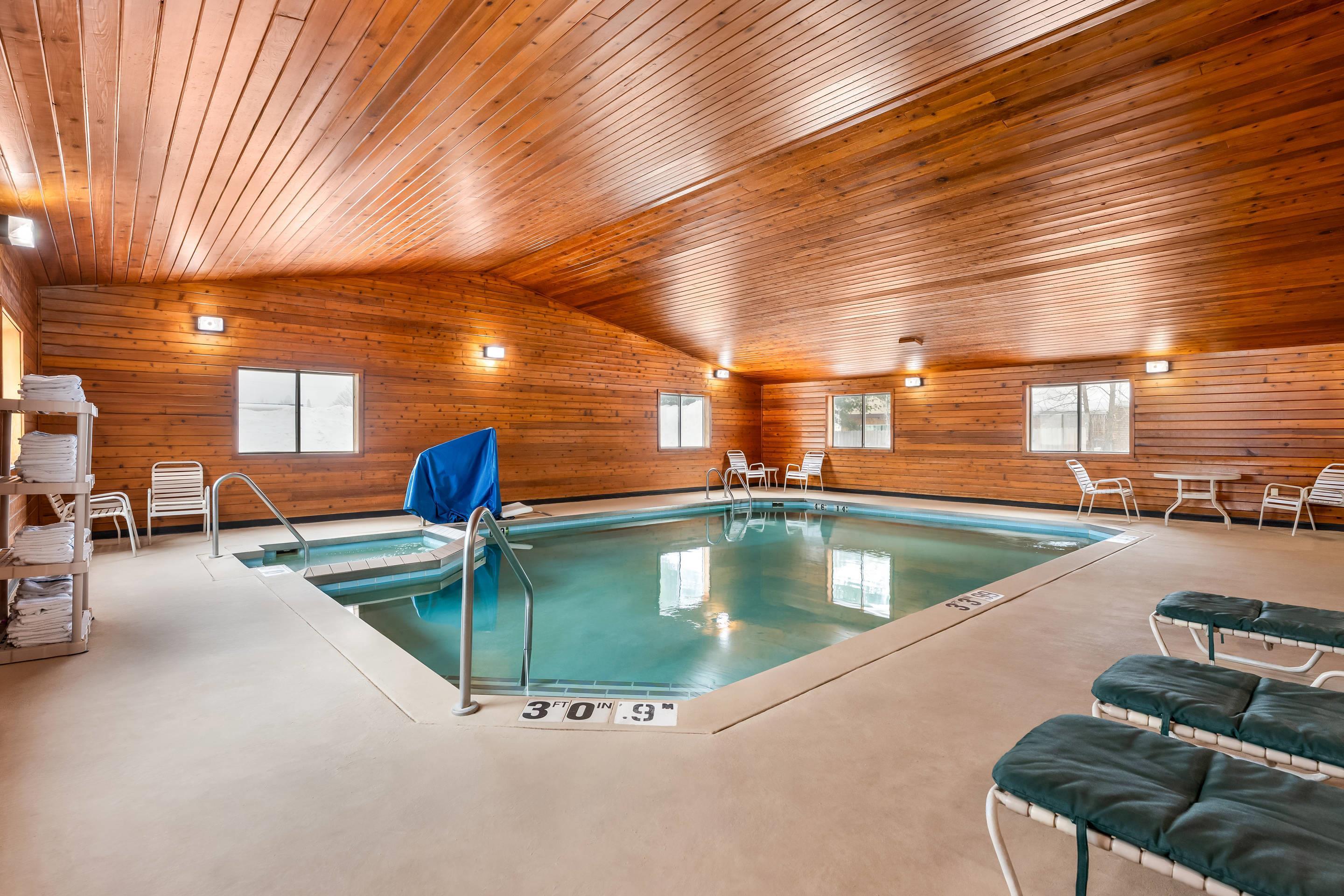 Indoor pool | Quality Inn