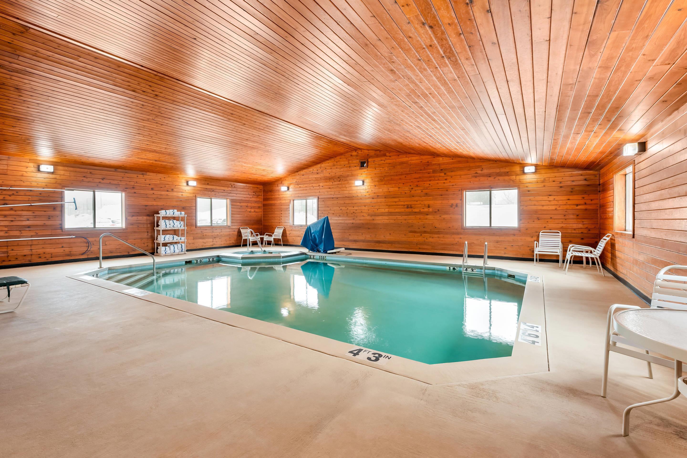 Indoor pool | Quality Inn