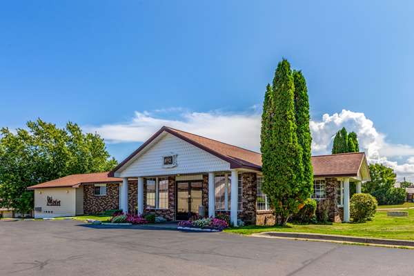 Exterior view - Quality Inn Lakefront St Ignace - I-75, Exit 344
