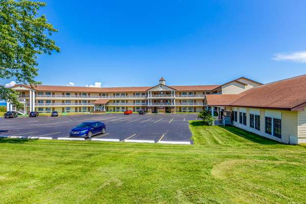 Exterior view - Quality Inn Lakefront St Ignace - I-75, Exit 344