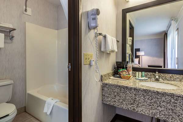  - Quality Inn Lakefront St Ignace - I-75, Exit 344