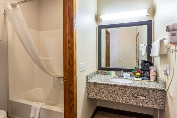  - Quality Inn Lakefront St Ignace - I-75, Exit 344
