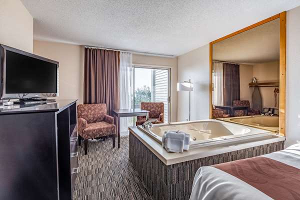  - Quality Inn Lakefront St Ignace - I-75, Exit 344