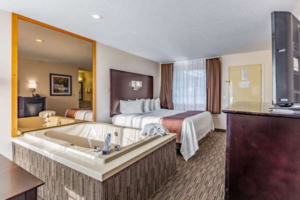  - Quality Inn Lakefront St Ignace - I-75, Exit 344