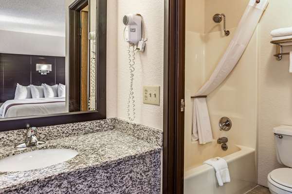  - Quality Inn Lakefront St Ignace - I-75, Exit 344