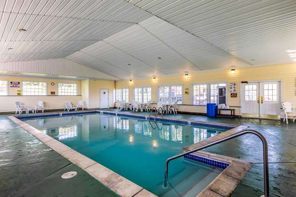Pool - Quality Inn Lakefront St Ignace - I-75, Exit 344
