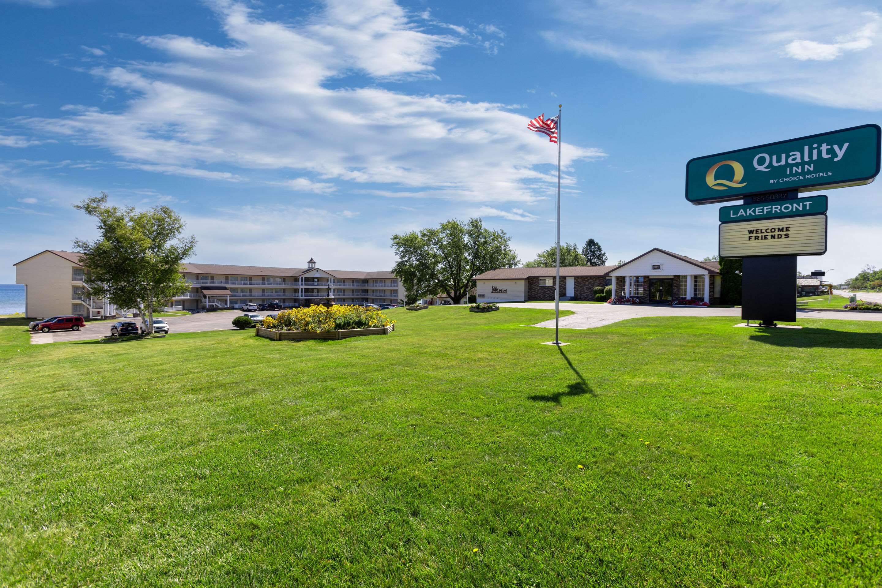 Hotel exterior | Quality Inn Lakefront