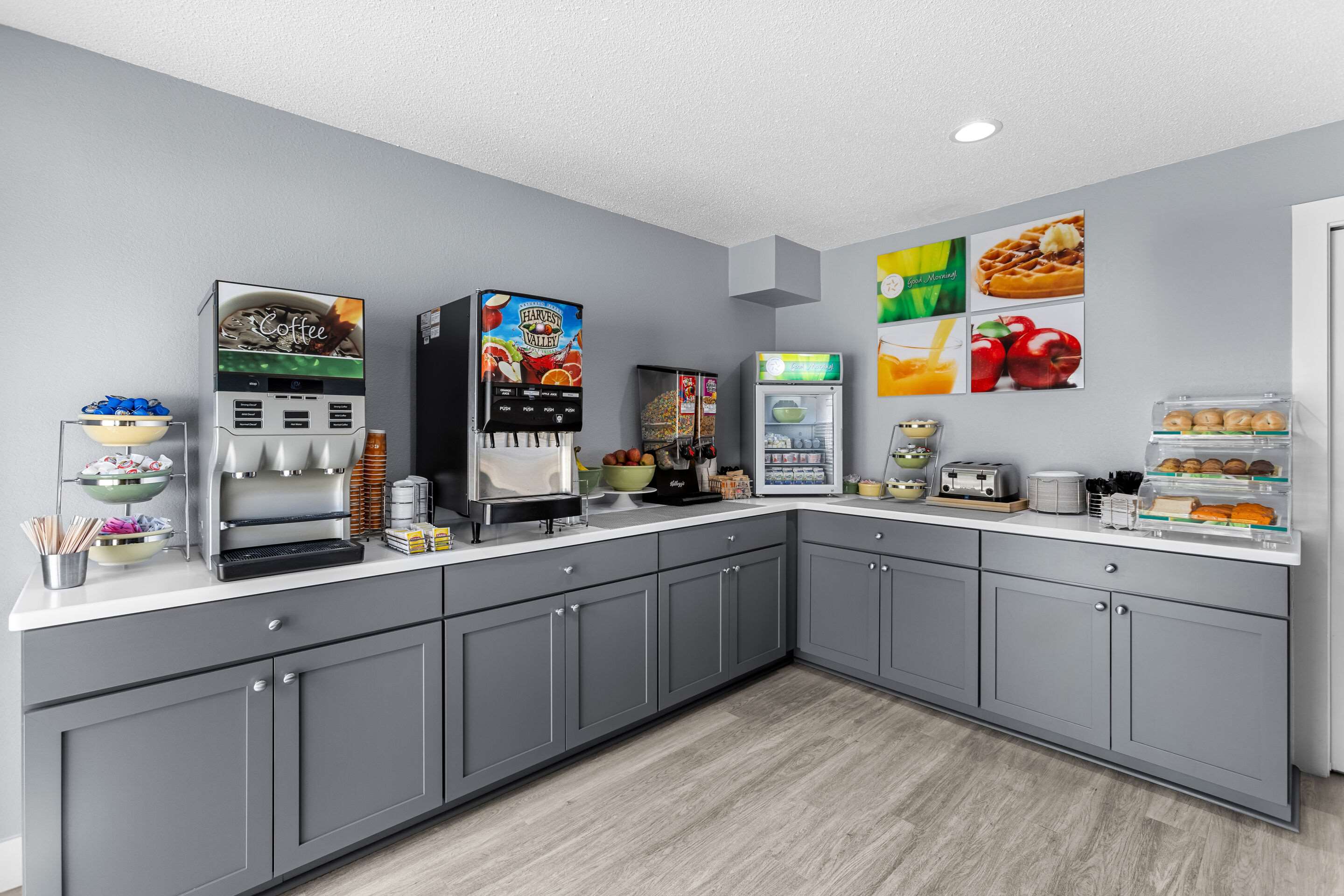 Breakfast counter | Quality Inn Lakefront