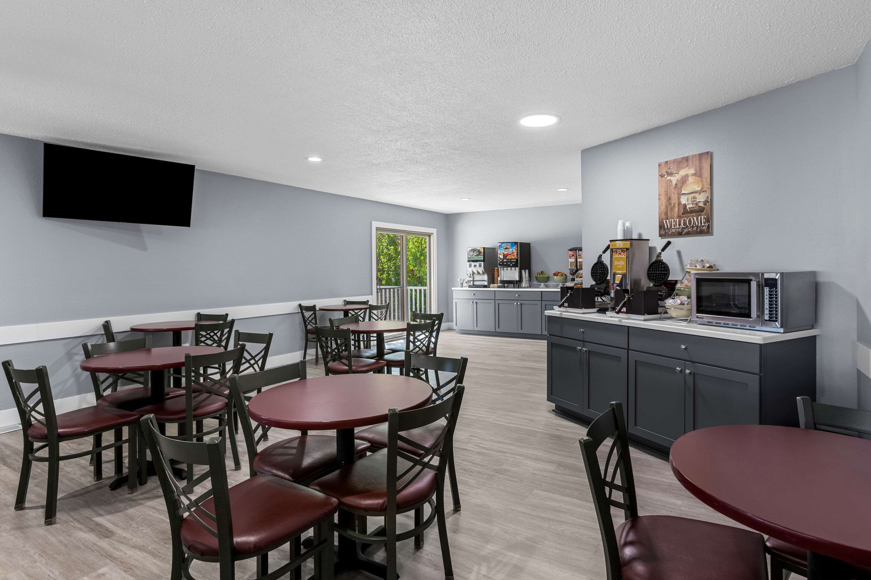 Enjoy breakfast in this seating area | Quality Inn Lakefront