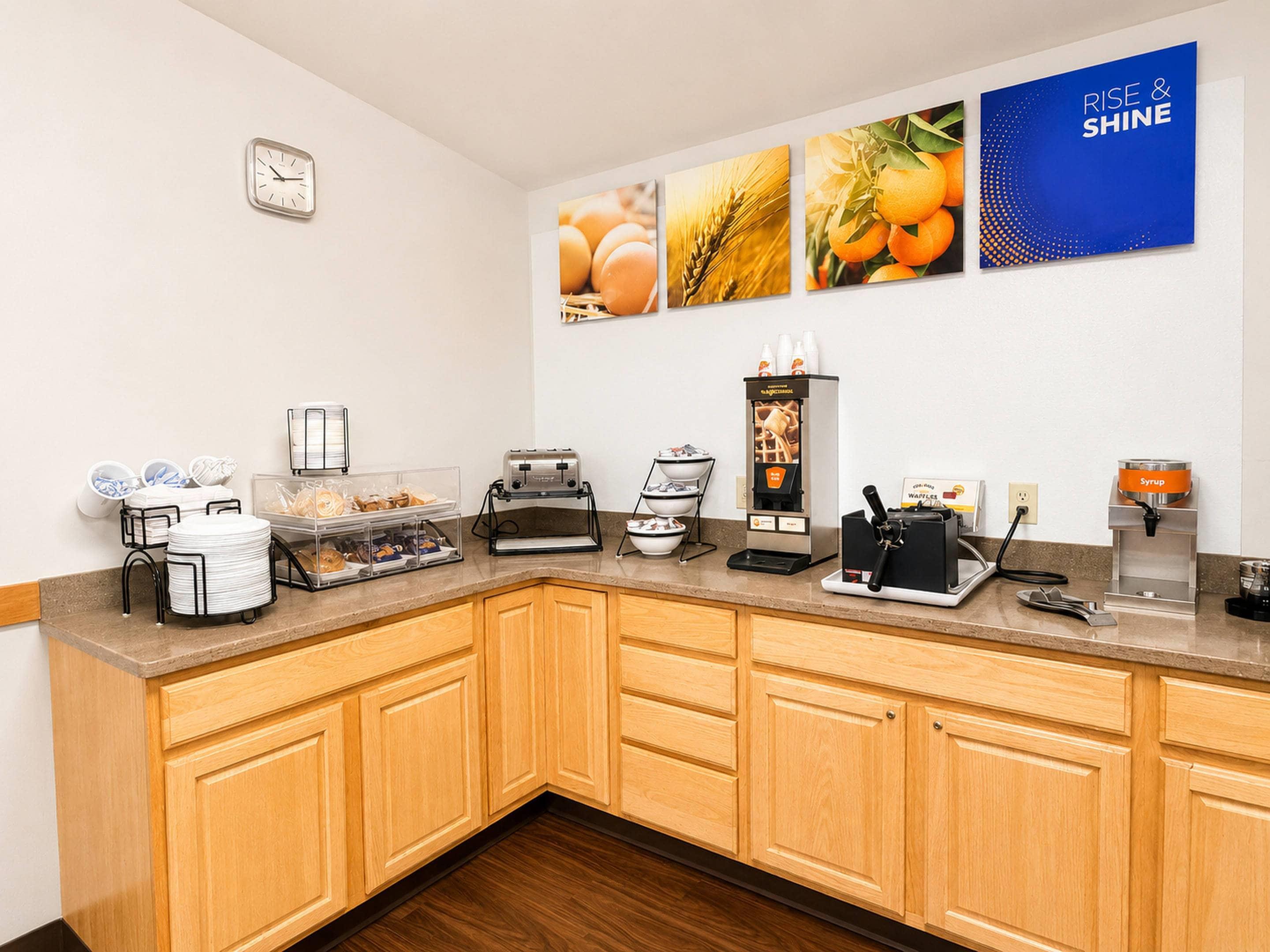 Breakfast area | Comfort Inn