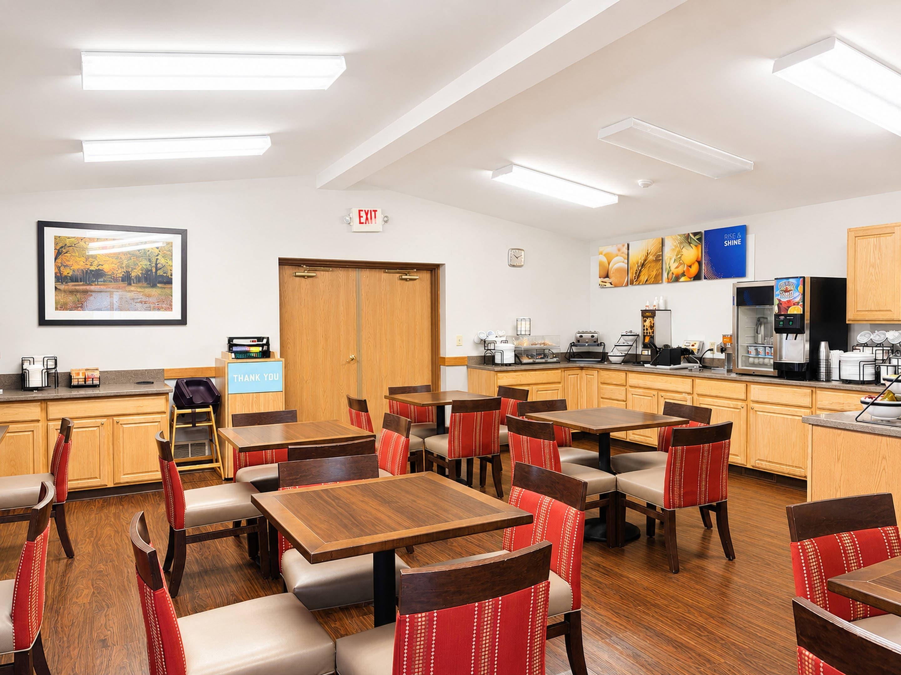 Enjoy breakfast in this seating area | Comfort Inn