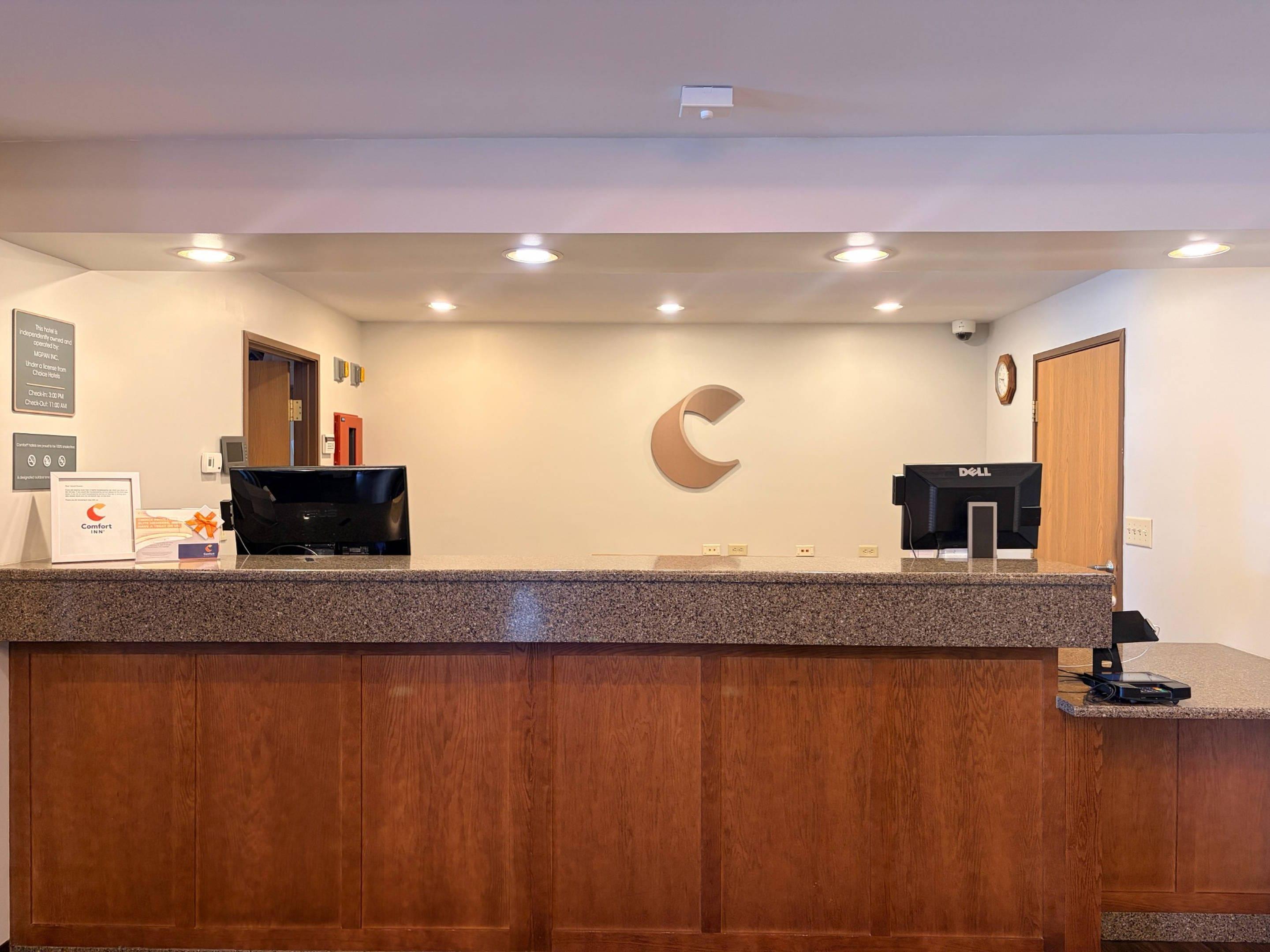 Front desk | Comfort Inn