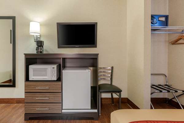  - Econo Lodge Traverse City