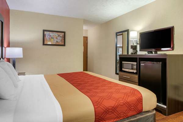  - Econo Lodge Traverse City