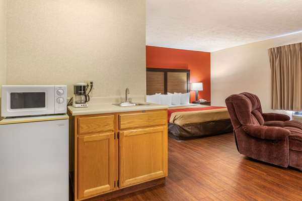 Suite - Econo Lodge Traverse City