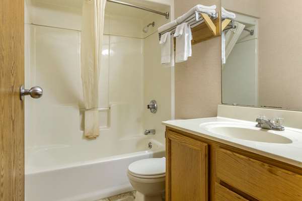 Suite - Econo Lodge Traverse City