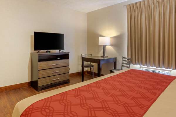 Suite - Econo Lodge Traverse City