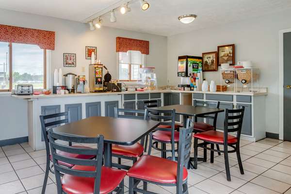 Amenities - Econo Lodge Traverse City