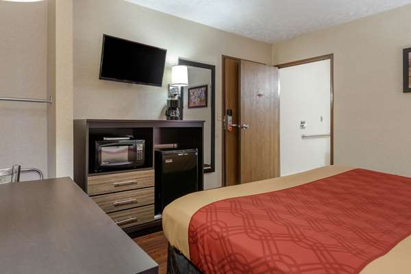  - Econo Lodge Traverse City