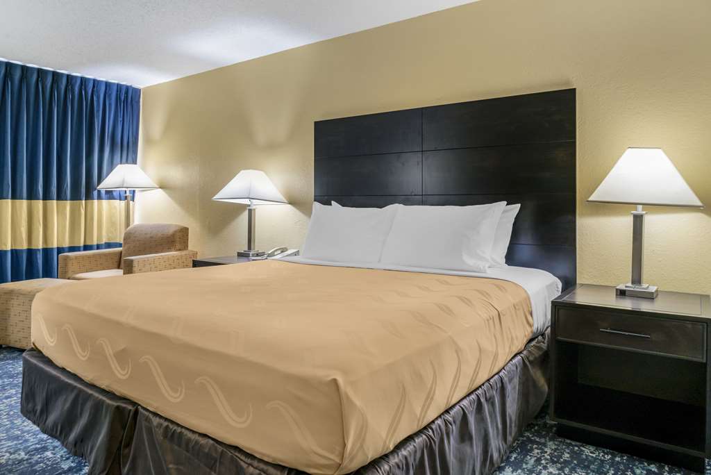 QUALITY INN AND SUITES BANQUET CENT-guestroom-Guest Room,Suite,On-Site.jpg