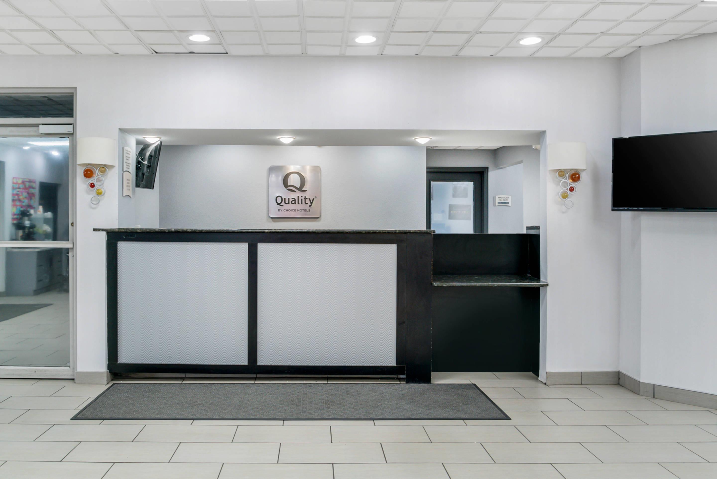 Front desk | Quality Inn & Suites Banquet Center