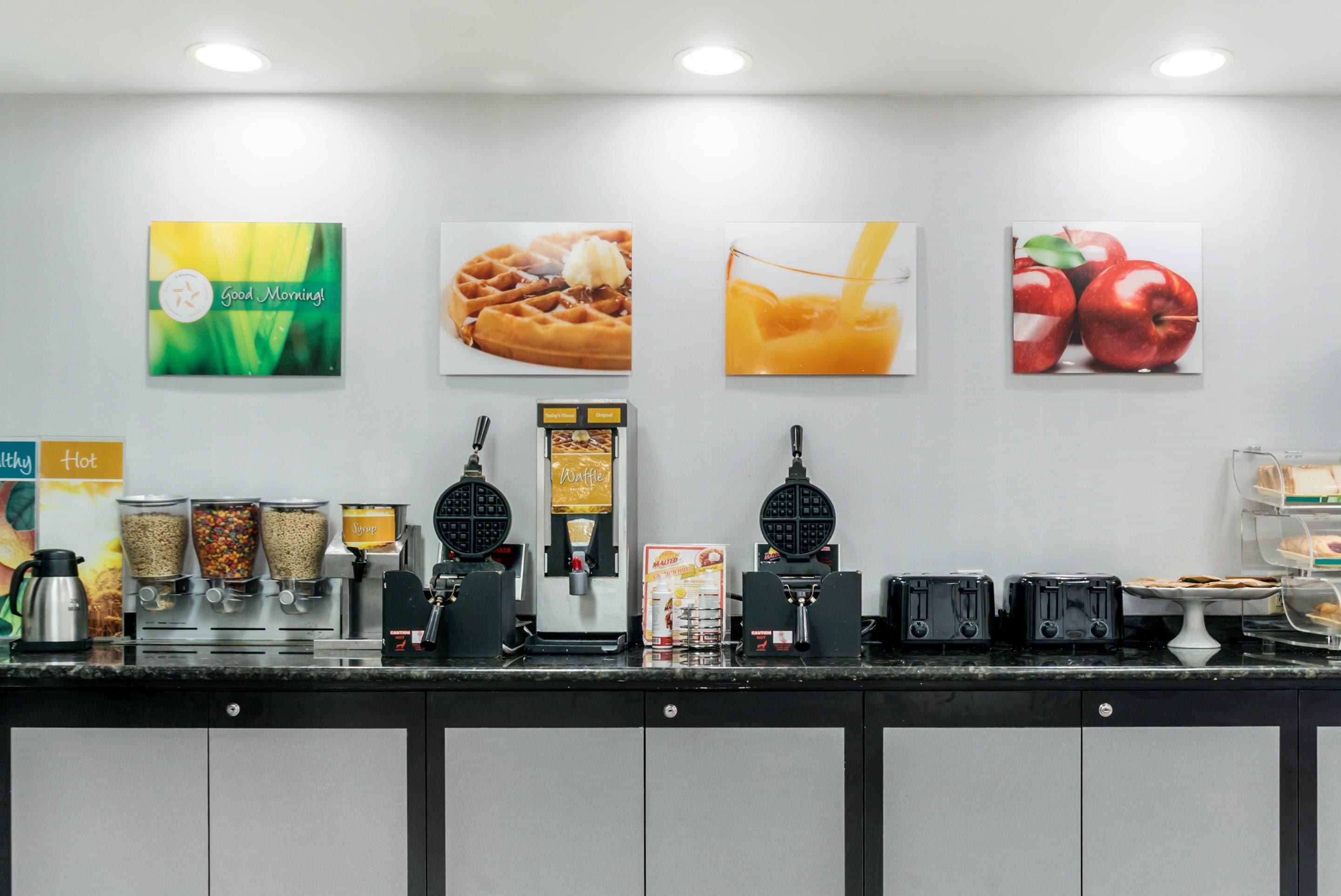 Breakfast bar | Quality Inn & Suites Banquet Center