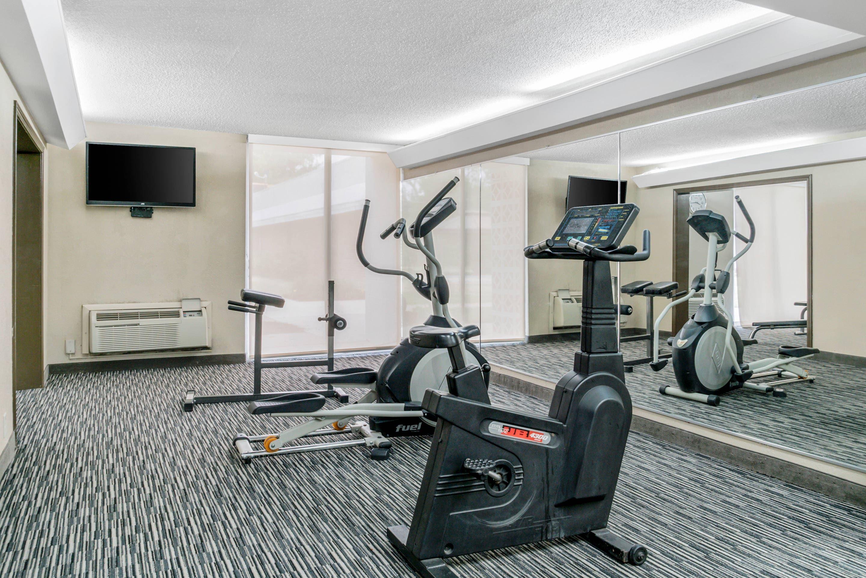 Fitness center | Quality Inn & Suites Banquet Center