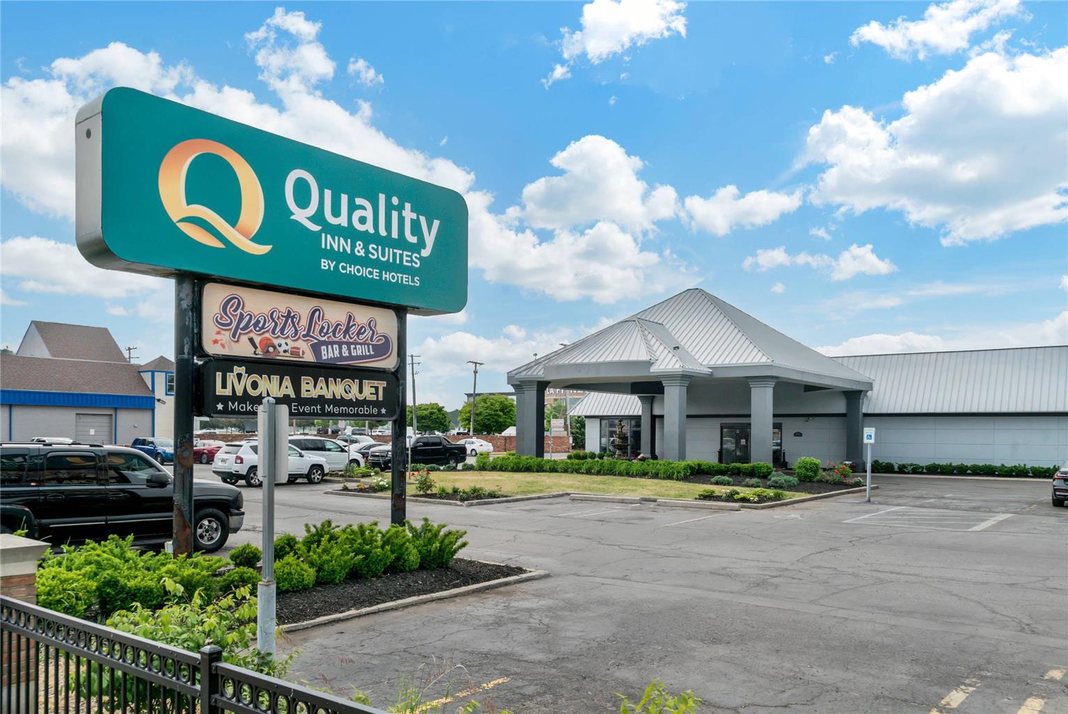 Quality Inn and Suites Livonia Detroit