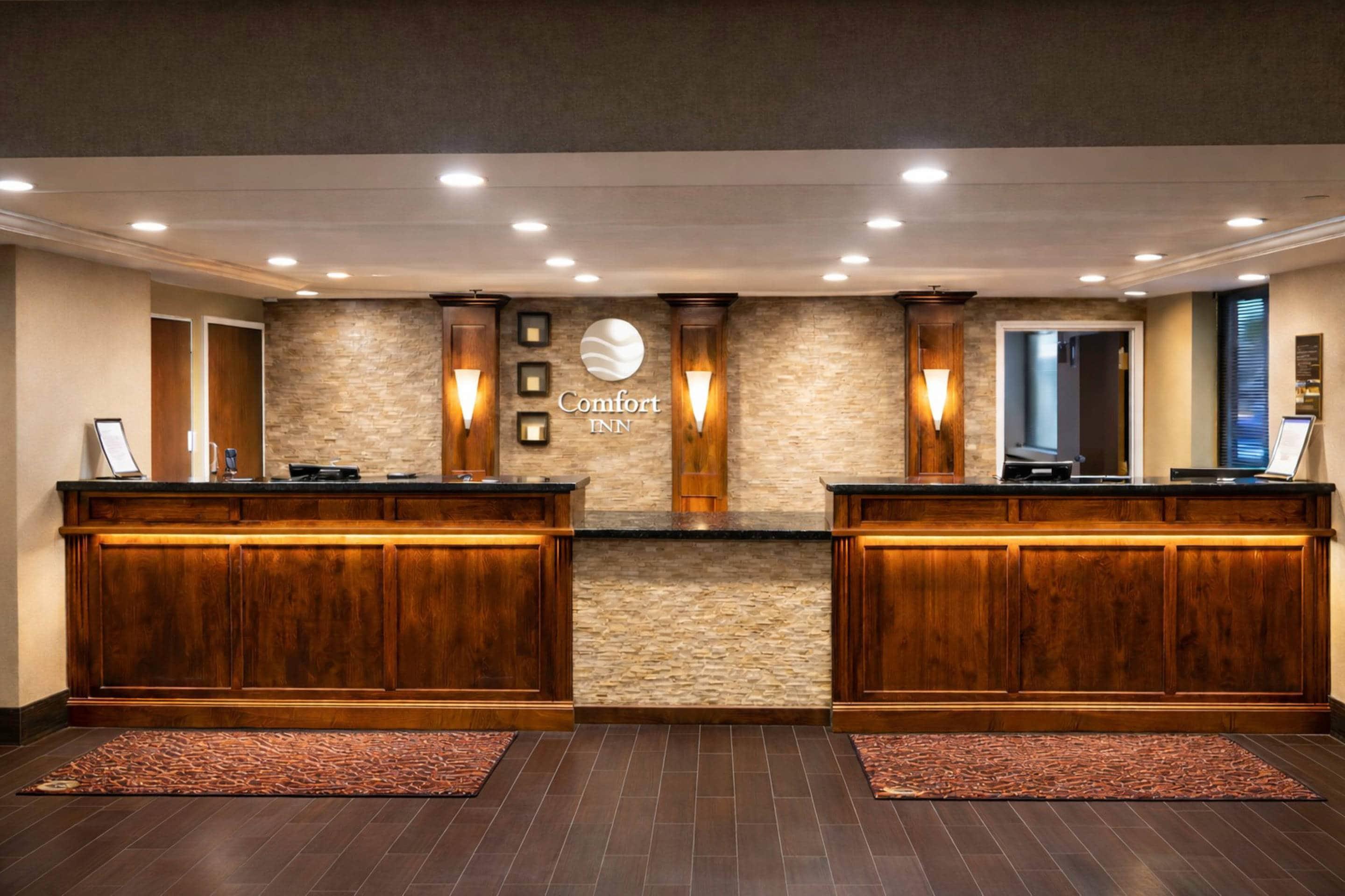 Front desk | Comfort Inn