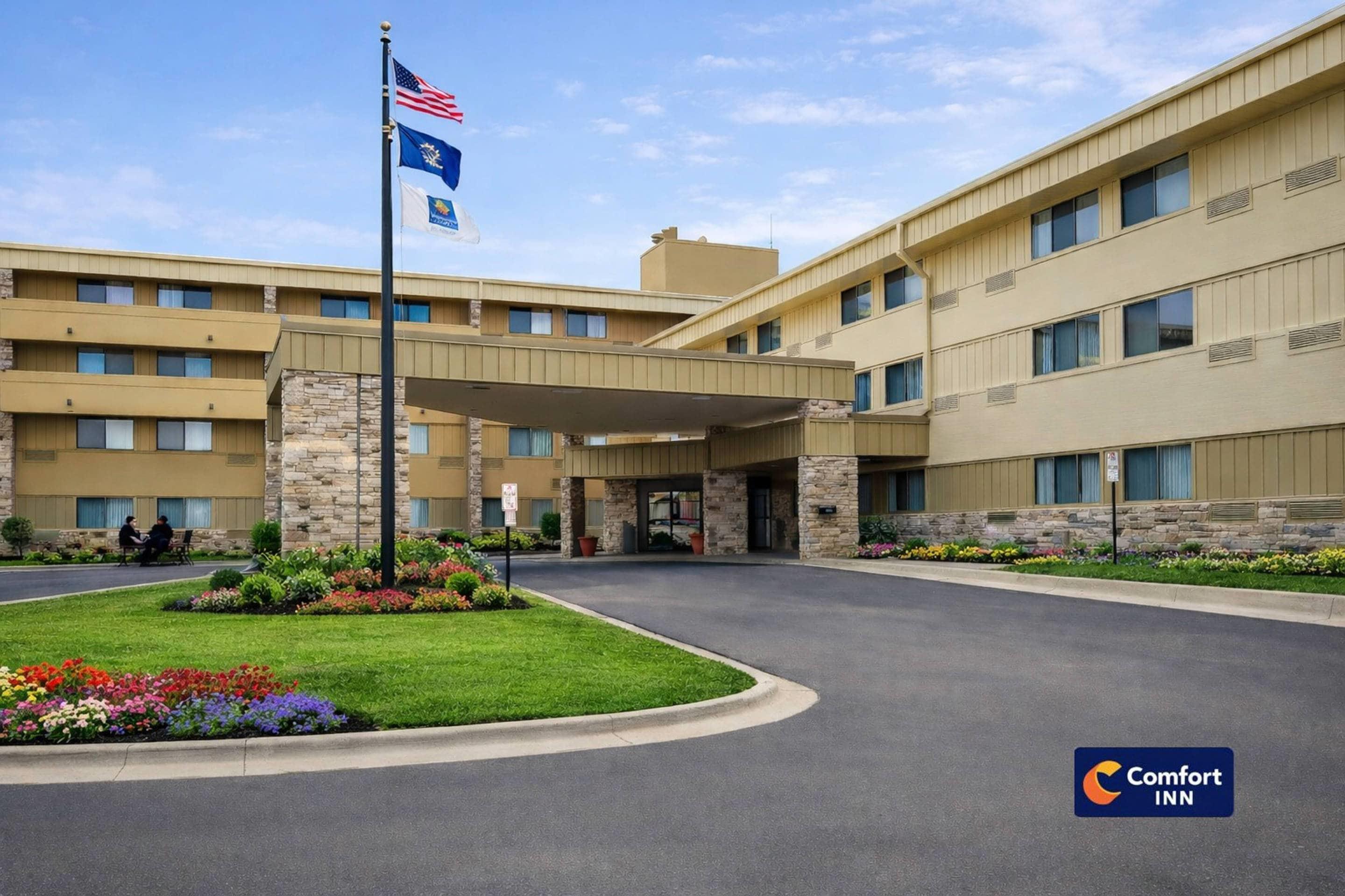 Hotel exterior | Comfort Inn