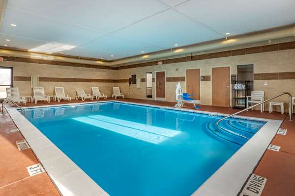 Pool - Comfort Suites Auburn Hills - I-75, Exit 79